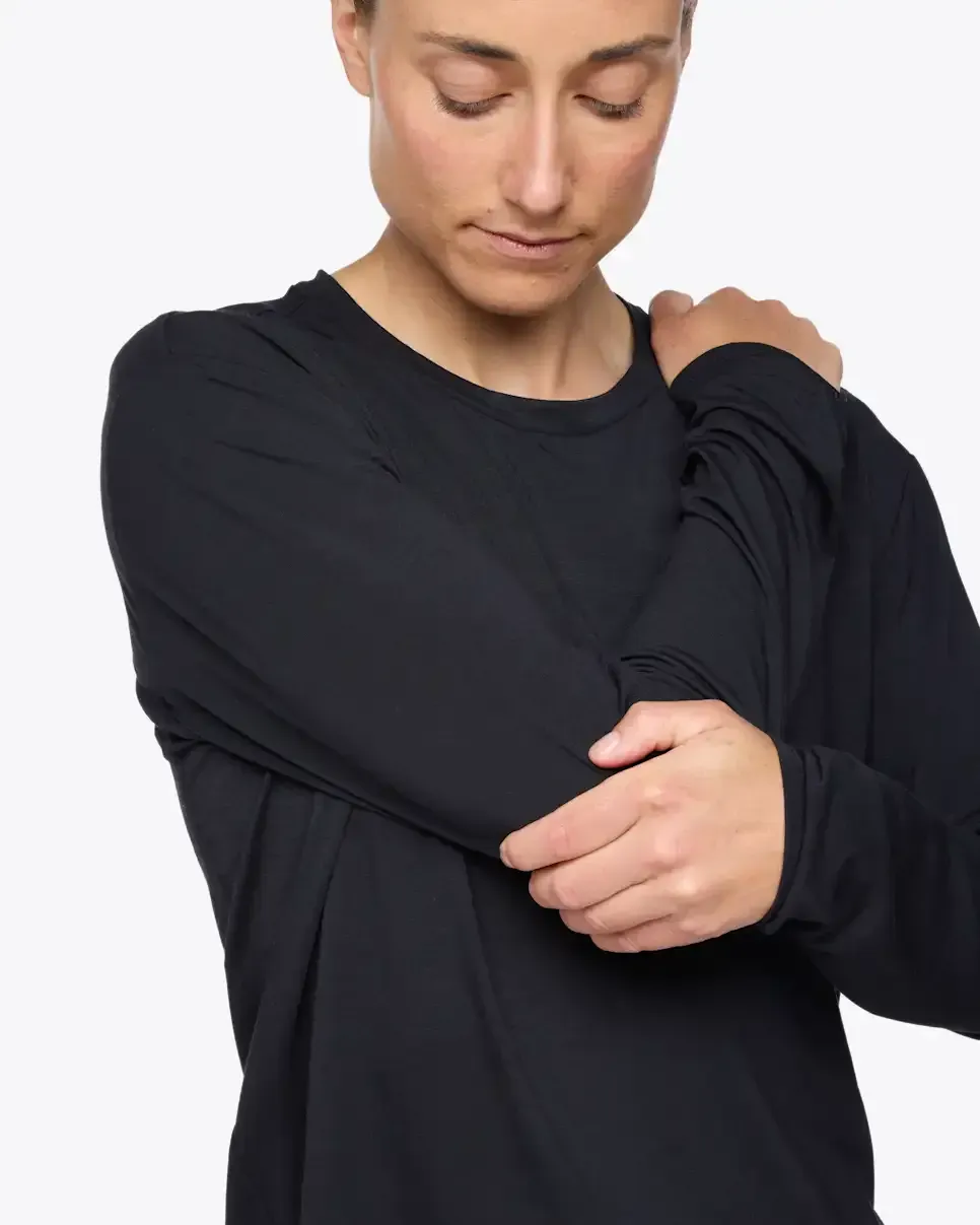 HOKA Essential LS Tee Black